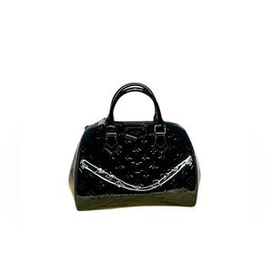 🖤𝐋𝐎𝐔𝐈𝐒 𝐕𝐔𝐈𝐓𝐓𝐎𝐍🖤Montana vernis empreinte hand bag ($975)